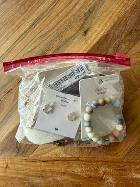 AMAZING VALUE NWT Mixed Jewelry lot - Earrings, Necklaces, Gifts